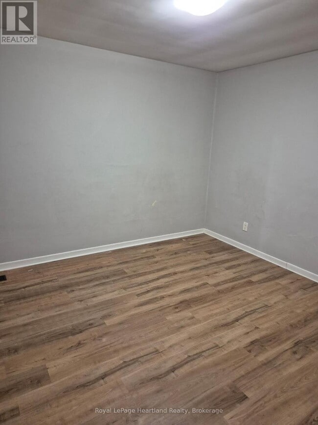 Photo - 10 William St N Unit 6