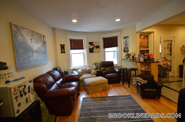 Photo - 69 Babcock St Unit 2