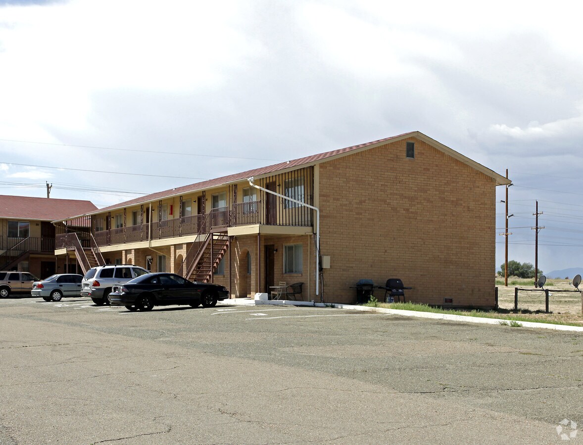 Primary Photo - 984 E Saxony Dr