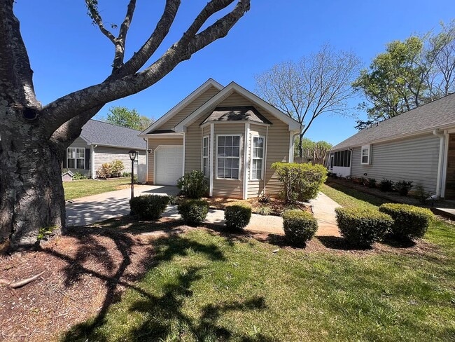 Photo - 200 Glenlea Ln