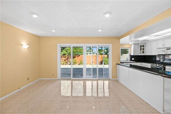 Photo - 18123 Delano St