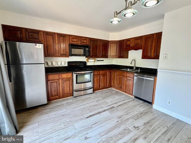 Photo - 4878 10th St S