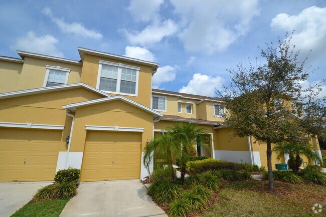 Building Photo - Gorgeous 3/2.5 Townhome in Gated Community...