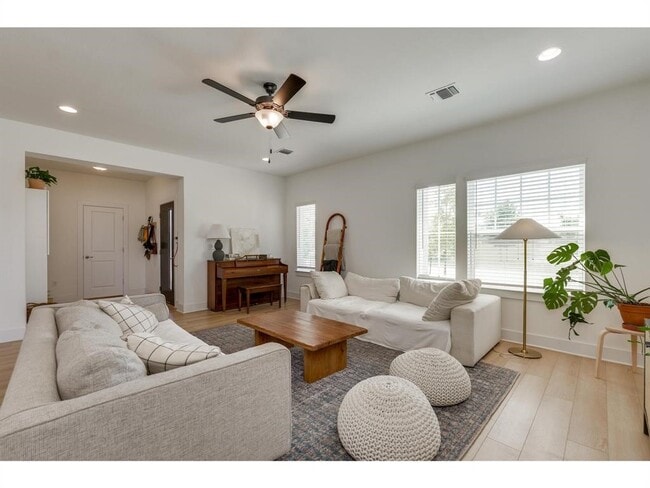 Photo - 8801 Looksee Ln