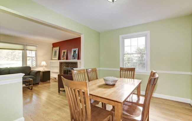 Photo - Absolutely Gorgeous Rambler in Great Location!