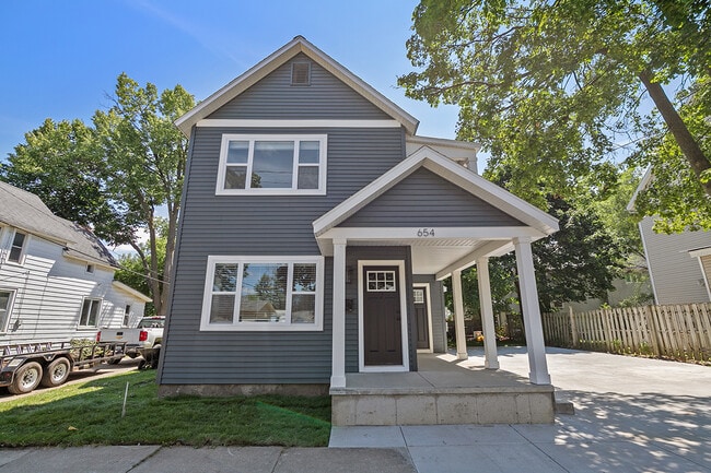 Photo - 654 11th St NW Unidad 1