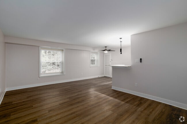 2BR, 2BA - 1,100SF - Living Room