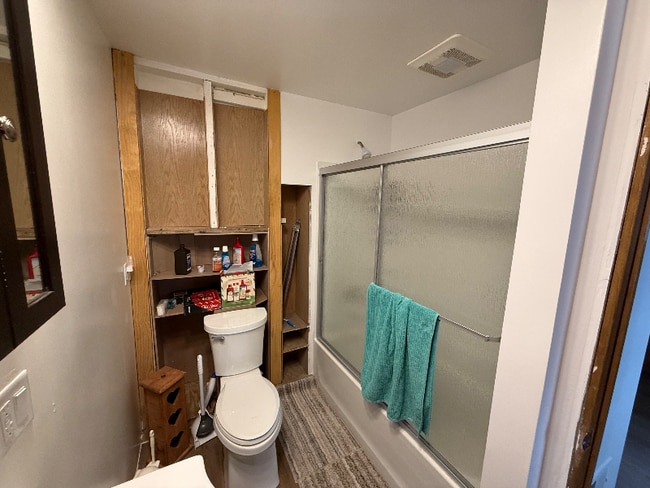 Photo - 908 Island St