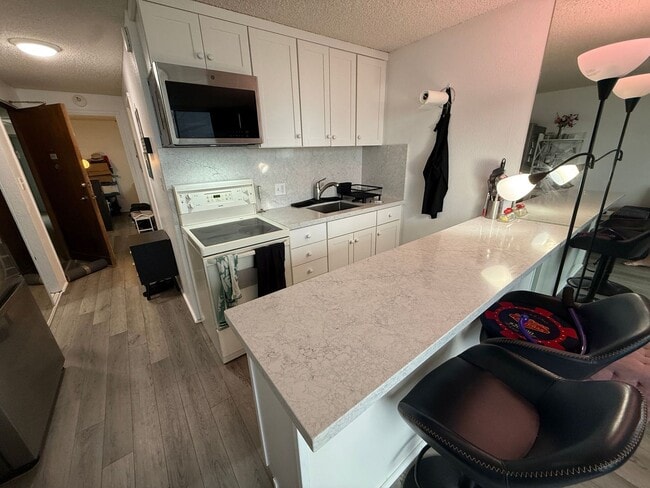Photo - Beautiful High-Rise 1 Bedroom in Waikiki with Covered Parking