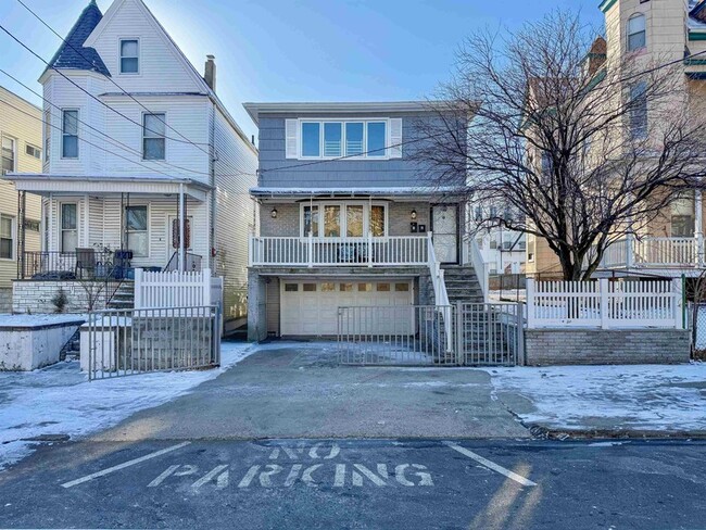 Building Photo - 157 Neptune Ave Unit 2