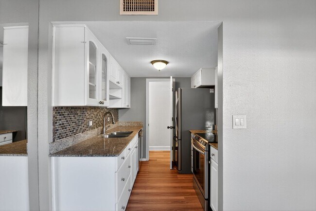 Photo - 1228 E Lawrence Ln