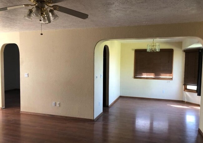 Photo - 985 S Monterosa Dr