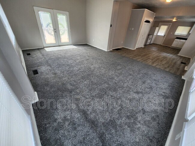 Photo - 4011 E Linn Ave