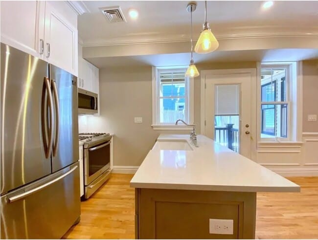 Building Photo - 17-17 Tremont St