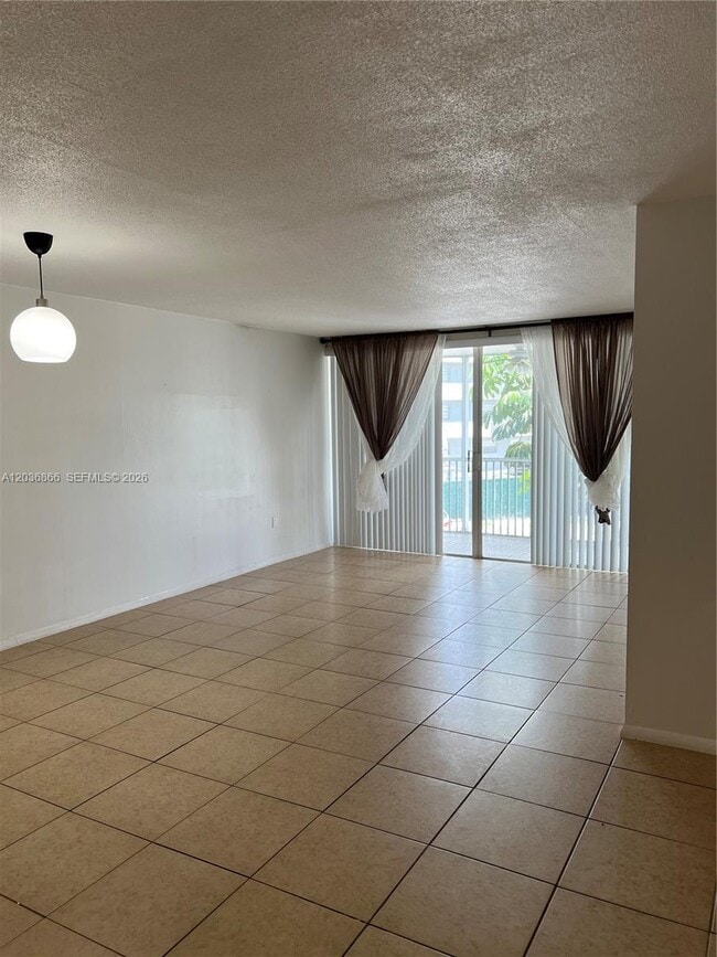 Photo - 1680 NE 191st St Unidad 214-2