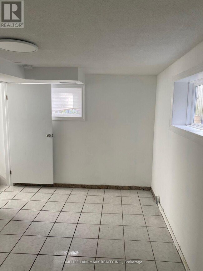 Photo - 169 Westmount Ave