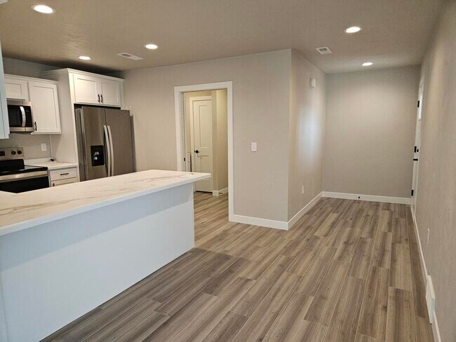 Photo - 900/902 Highland Park Road - 902