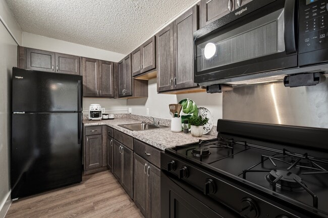 Edgewood Commons 611 & Gardens