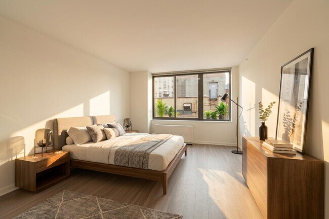 Photo - 167 E 71st St