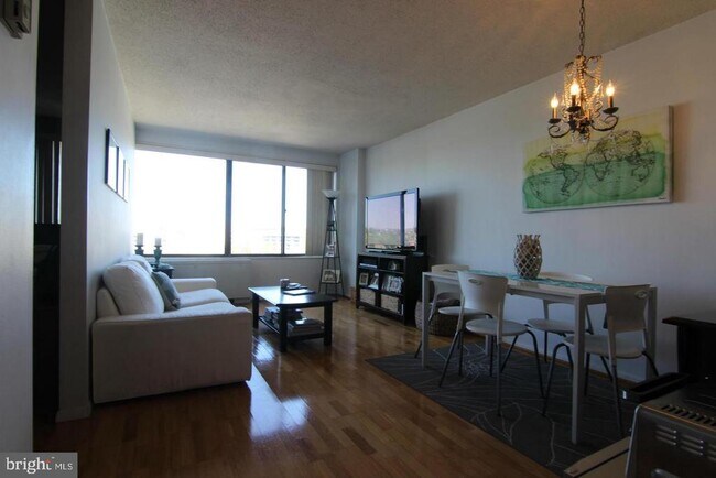 Photo - 1330 New Hampshire Ave NW Unit 823