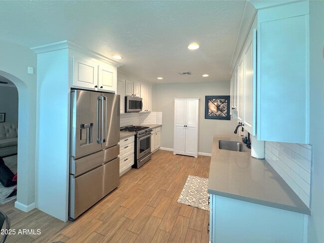 Photo - 6 N Fraser Dr E