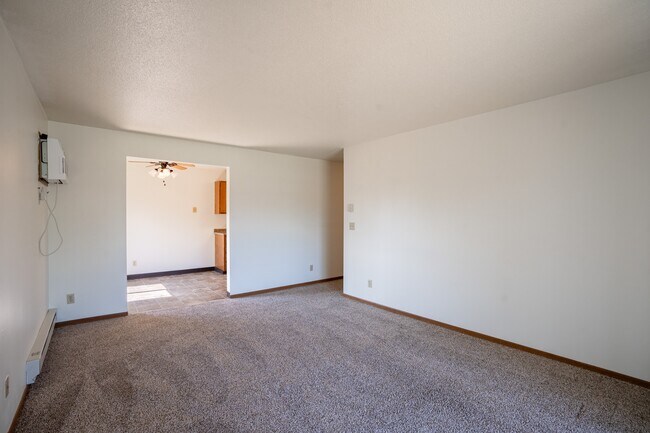 Fargo, ND Southview Village Apartments | Living