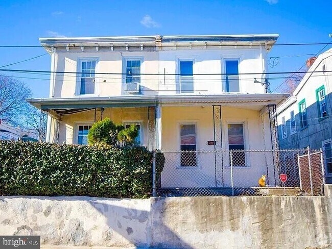 Building Photo - 403 E Ashmead St Rental