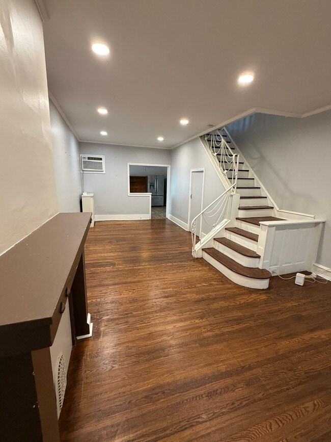 Photo - 3661 Jasper St