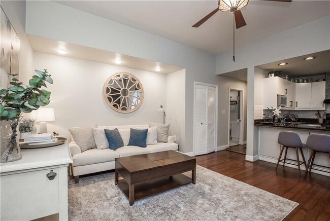 Photo - 952 Myrtle St NE