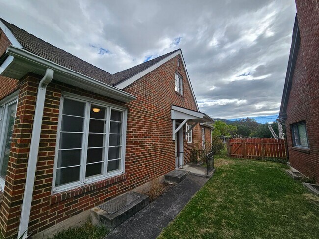 Photo - 303KENT Unit A