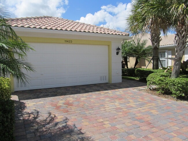 Photo - 11423 SW Pembroke Dr House