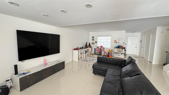 Photo - 916 NE 27th Ave