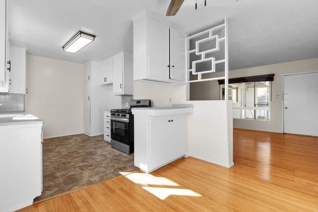 Photo - 4460 Ensign Ave.