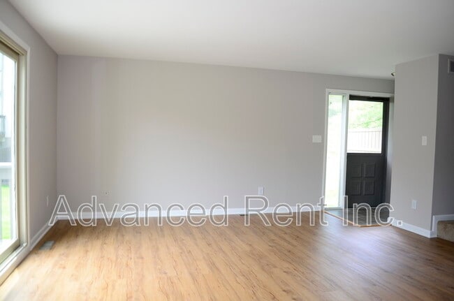 Photo - 24 Dendron Ct