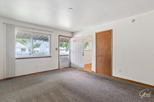 Photo - 3 bedroom ranch $1300 - Lease Special