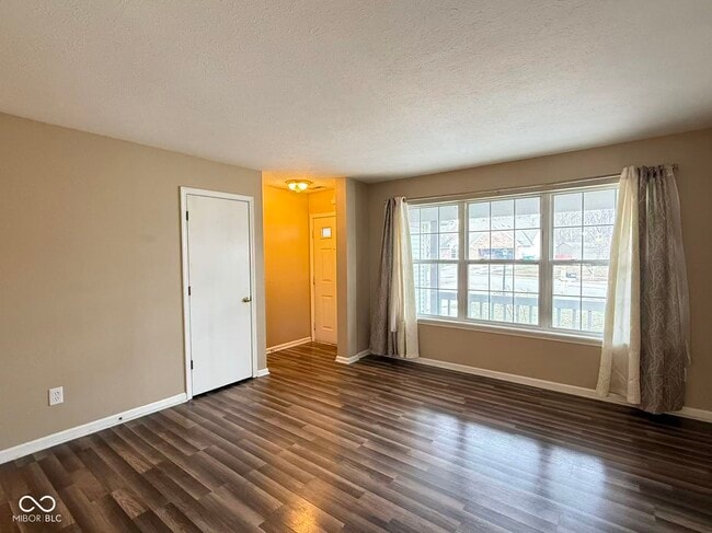 Photo - 7006 Long Run Dr