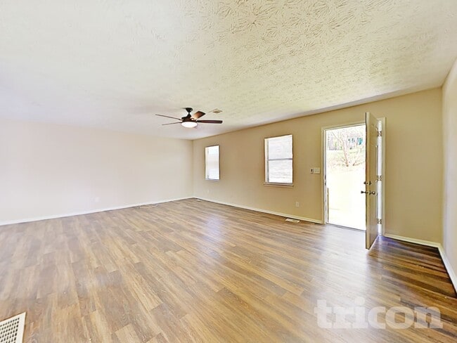 3638 Mansfield Ln