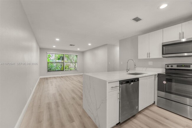 Building Photo - 10375 NW 35th St Unit 10375