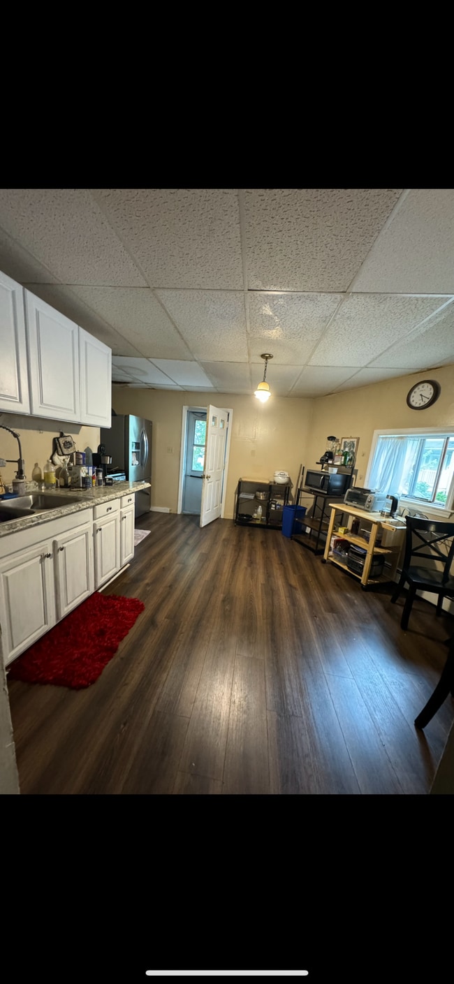 Building Photo - 420 Medford St Unit 1