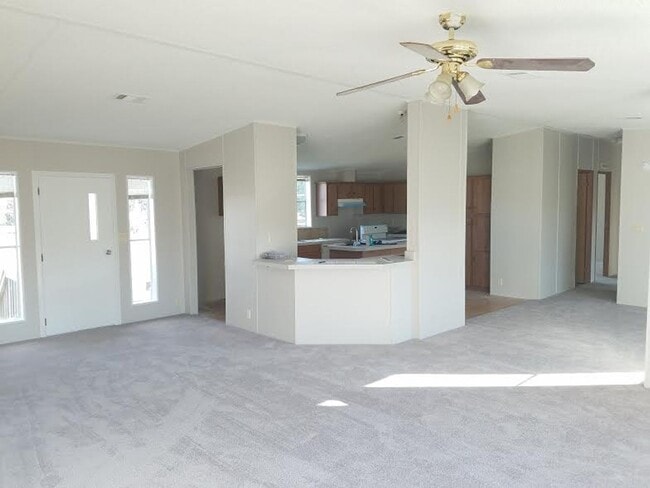Building Photo - BIG 1,800 sq ft 3 Bedroom, 2 bath + office / den (could be a 4th bedroom)