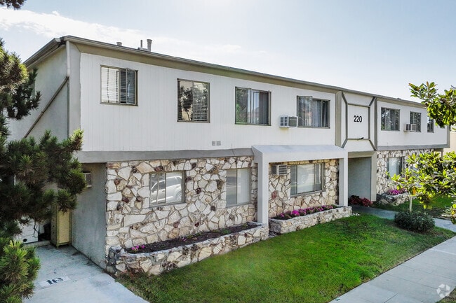 220 S Doheny Dr