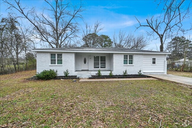 Building Photo - Charming 3-Bedroom 1.5 Bathroom Home in De...