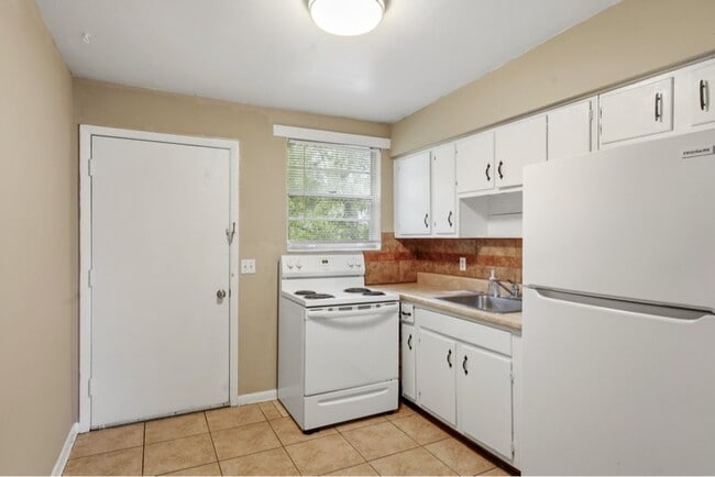 Photo - 11628 Charlie Rd Unit 7