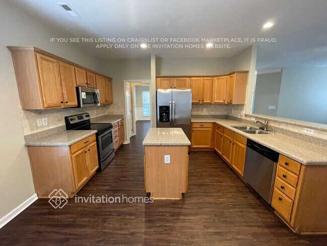 Photo - 578 Lansfaire Ave NW