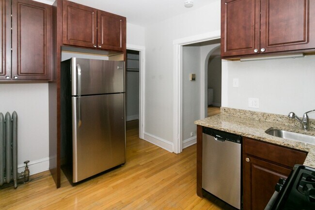 2242 W Ainslie St Unit E3