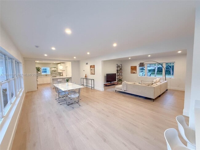 Photo - 1300 NE 102nd St