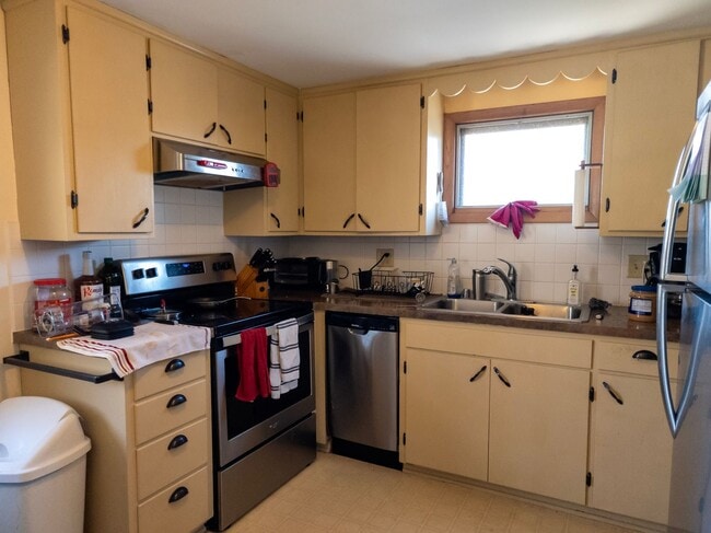 Photo - 1011 Emerald St Unit #2