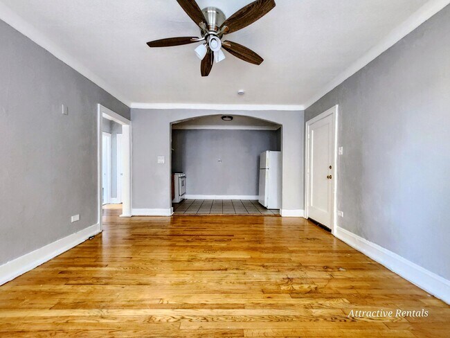 Photo - 9453 S Loomis St Unidad 204