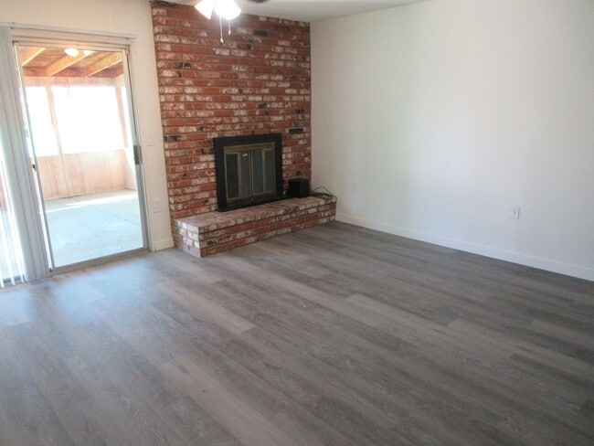 Building Photo - Beautiful 3b 2ba