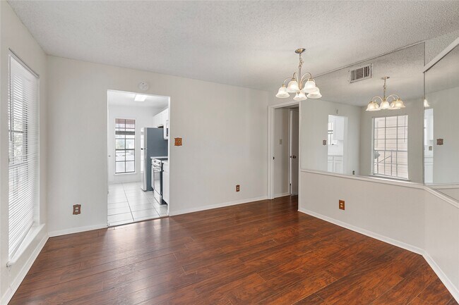 Photo - 2121 Hepburn St Unit 912